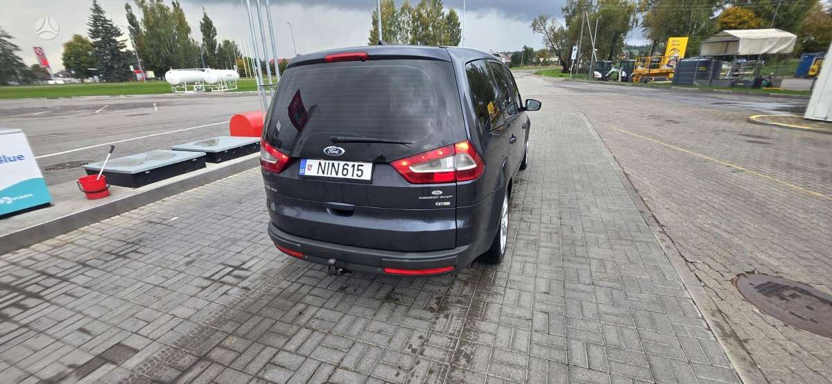 Ford Galaxy 2009 — photo 11