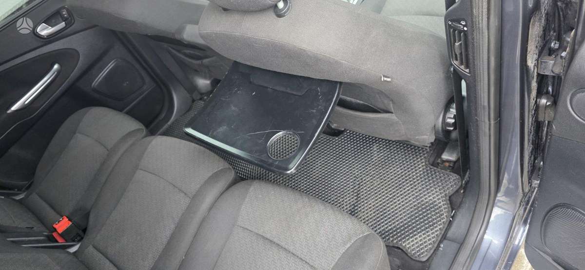 Ford Galaxy 2009 — photo 14
