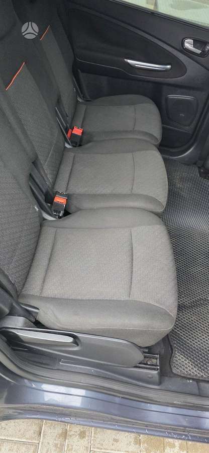 Ford Galaxy 2009 — photo 15