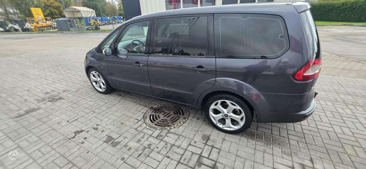 Ford Galaxy 2009 — photo 9