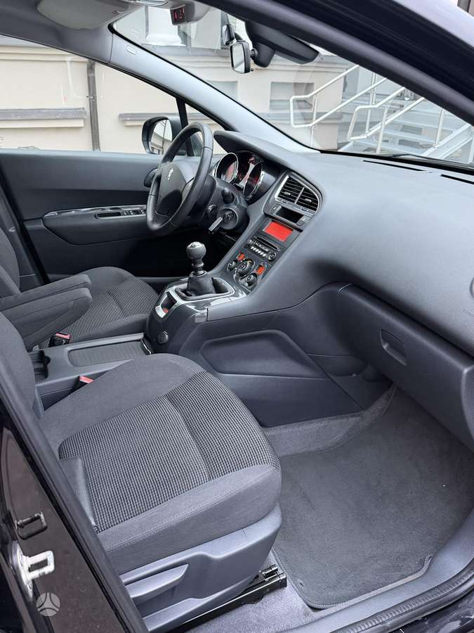 Peugeot 5008 2013 — photo 9