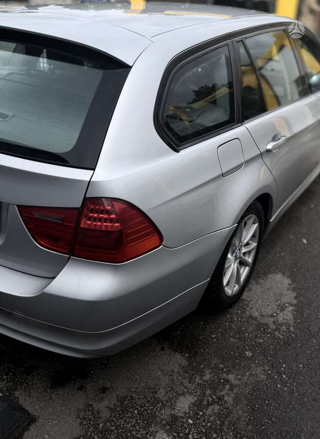 BMW 320 2009 — photo 5