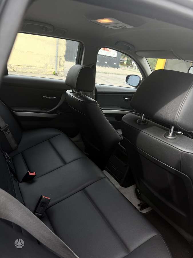 BMW 320 2009 — photo 6