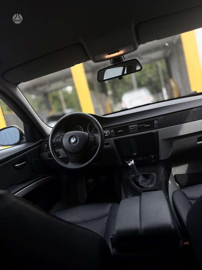 BMW 320 2009 — photo 7