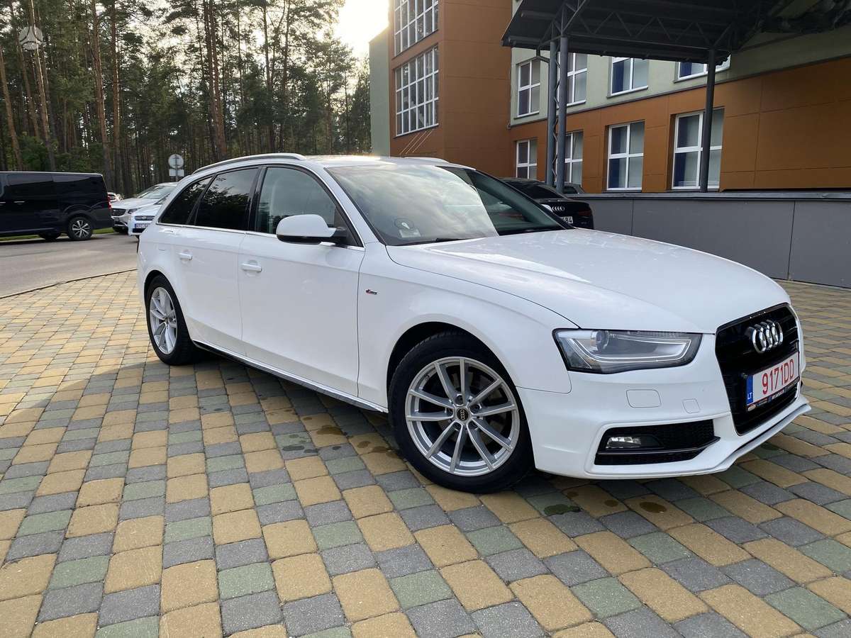 Audi A4 2013 — rear view