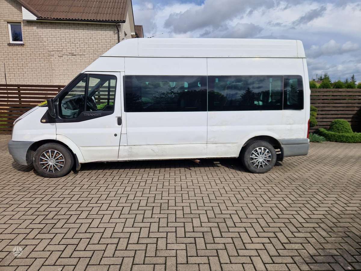 Ford Transit 2007 — вигляд ззаду