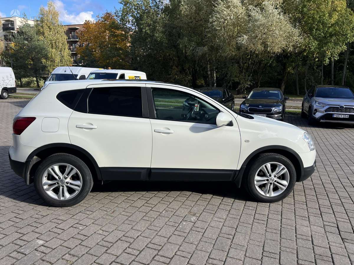 Nissan Qashqai 2009 — engine 1995 cm³, 150 HP (110kW)