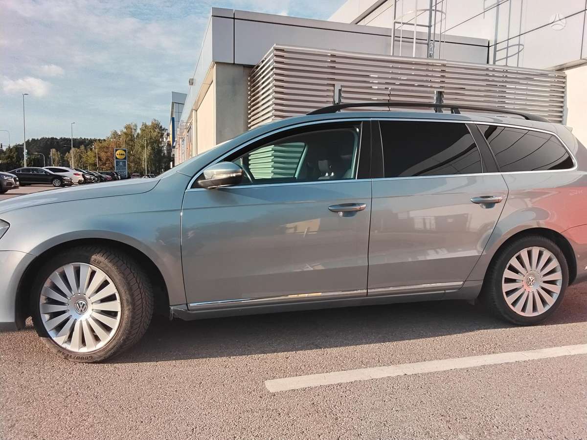 Volkswagen Passat 2013 — вигляд ззаду