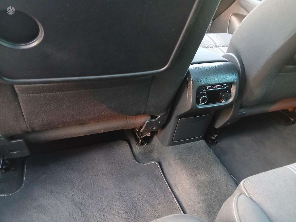 Volkswagen Sharan 2012 — photo 10