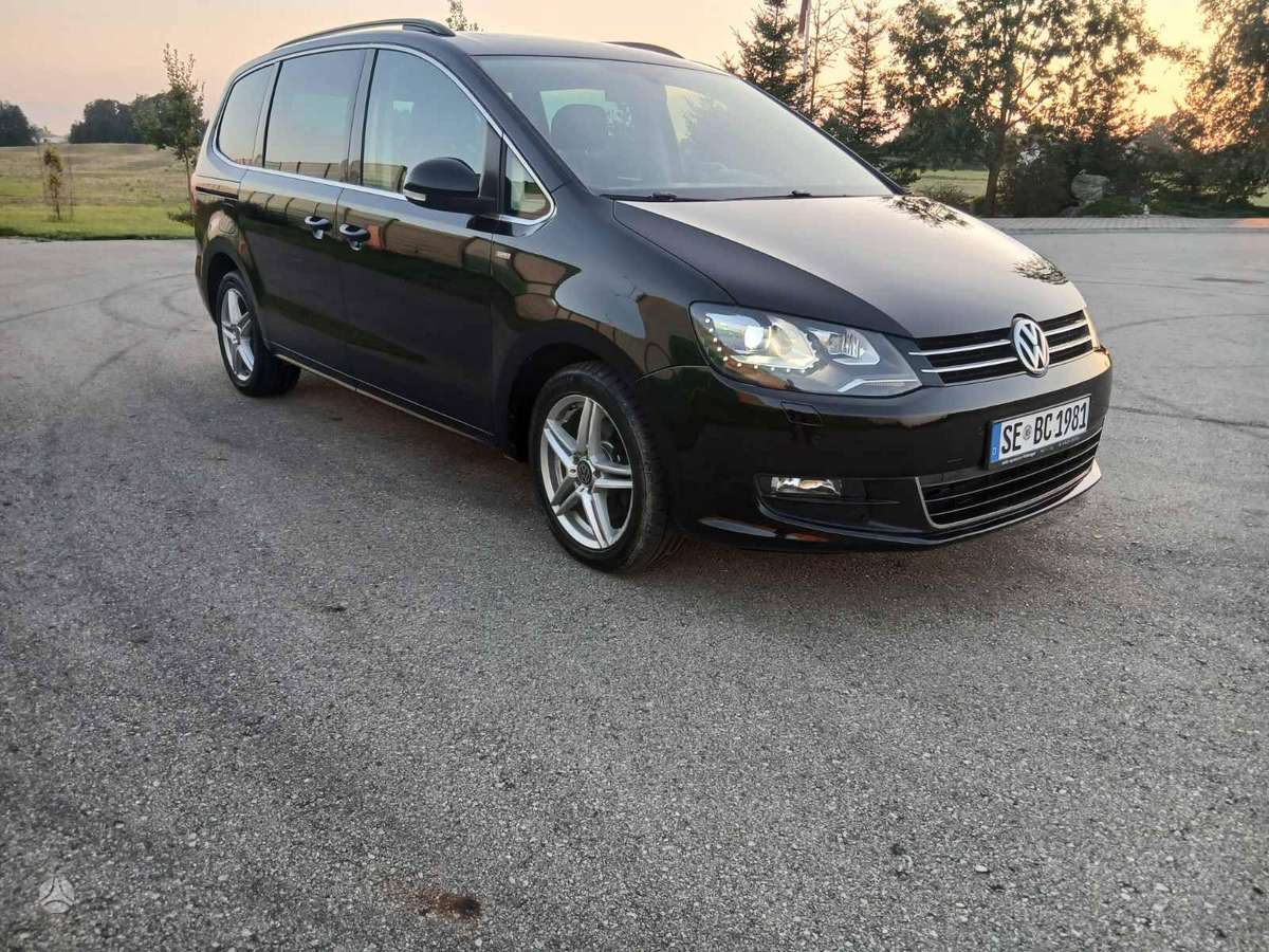 Volkswagen Sharan 2012 — rear view