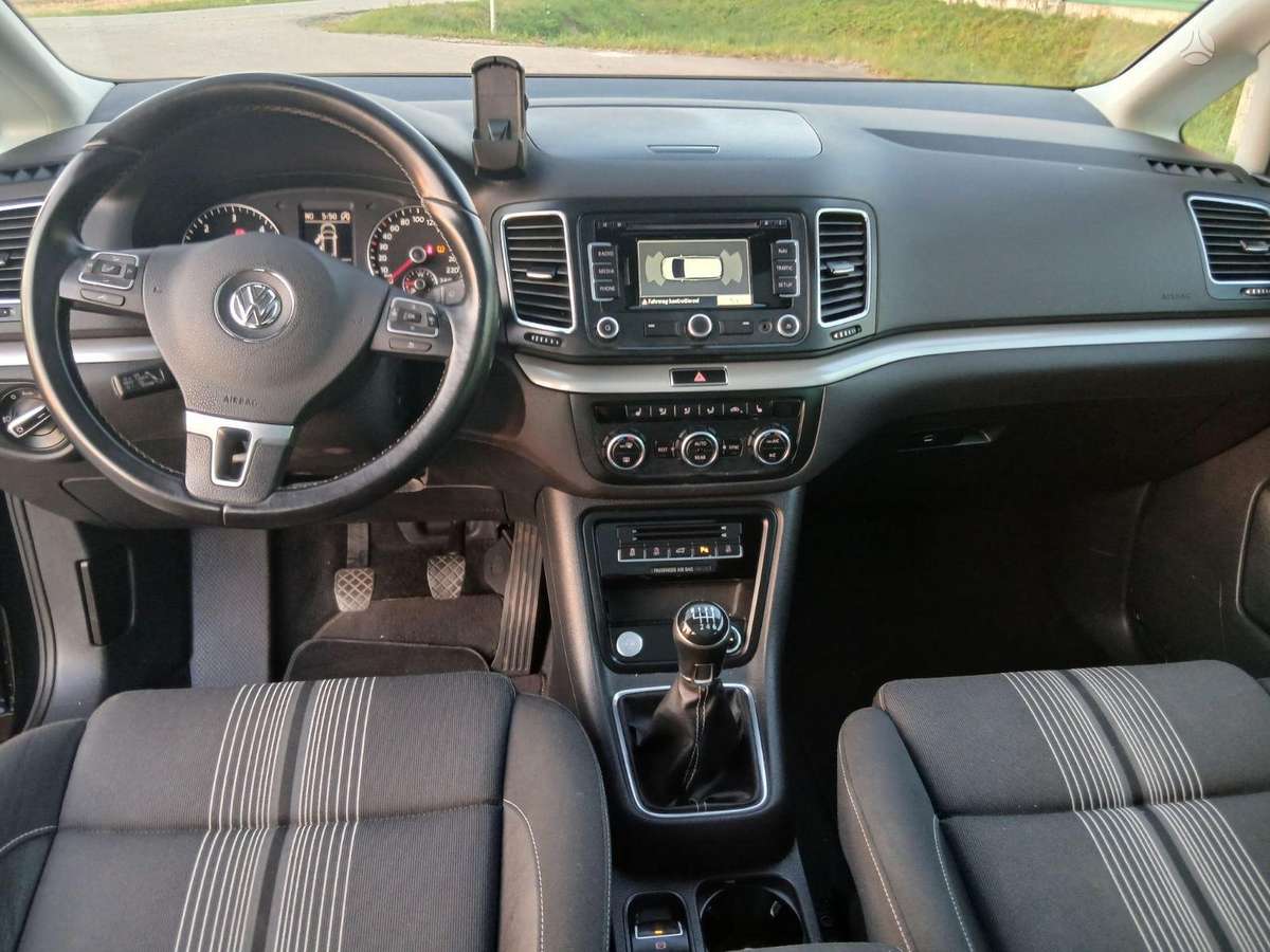 Volkswagen Sharan 2012 — photo 7