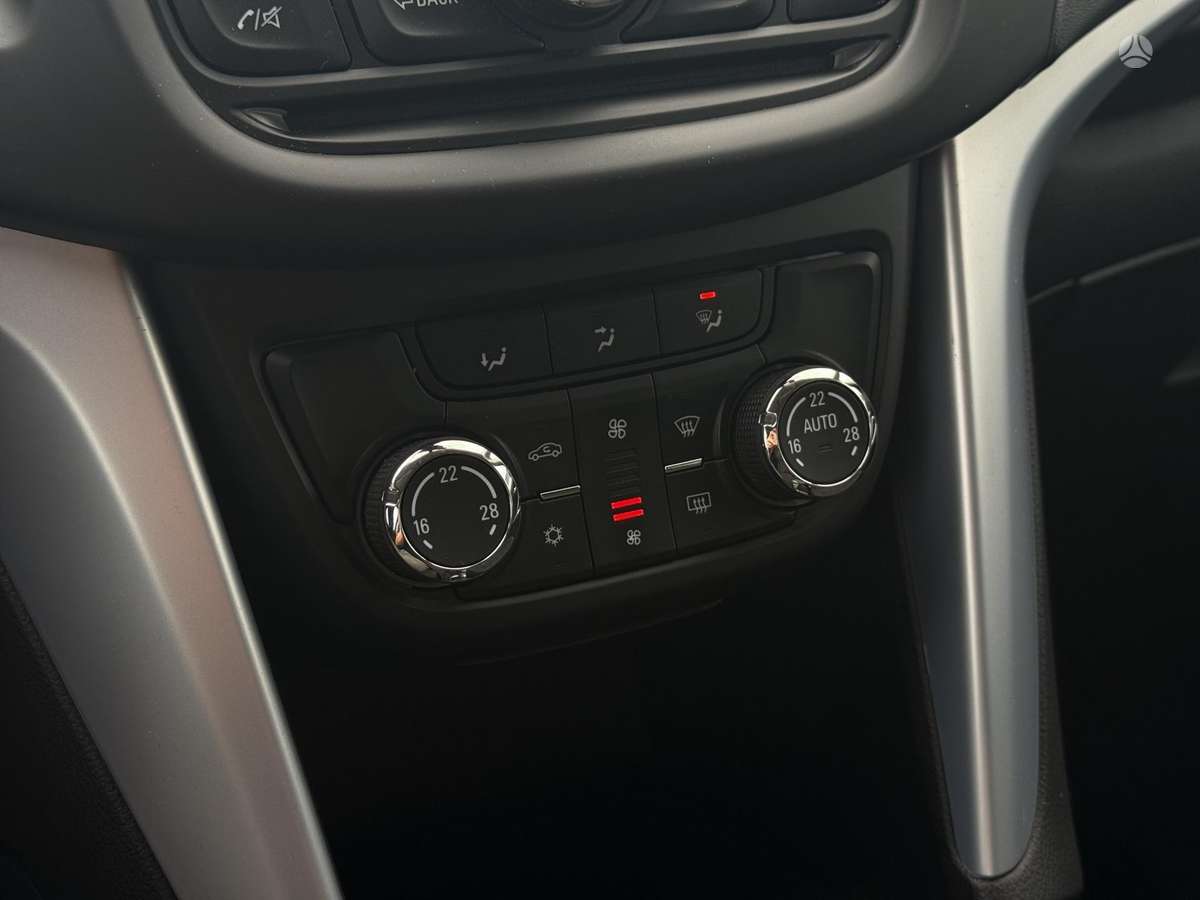 Opel Zafira 2012 — photo 16