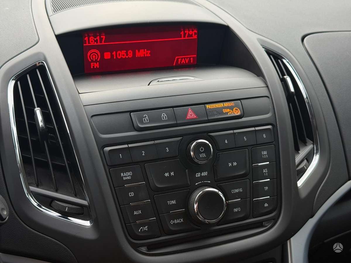 Opel Zafira 2012 — photo 17