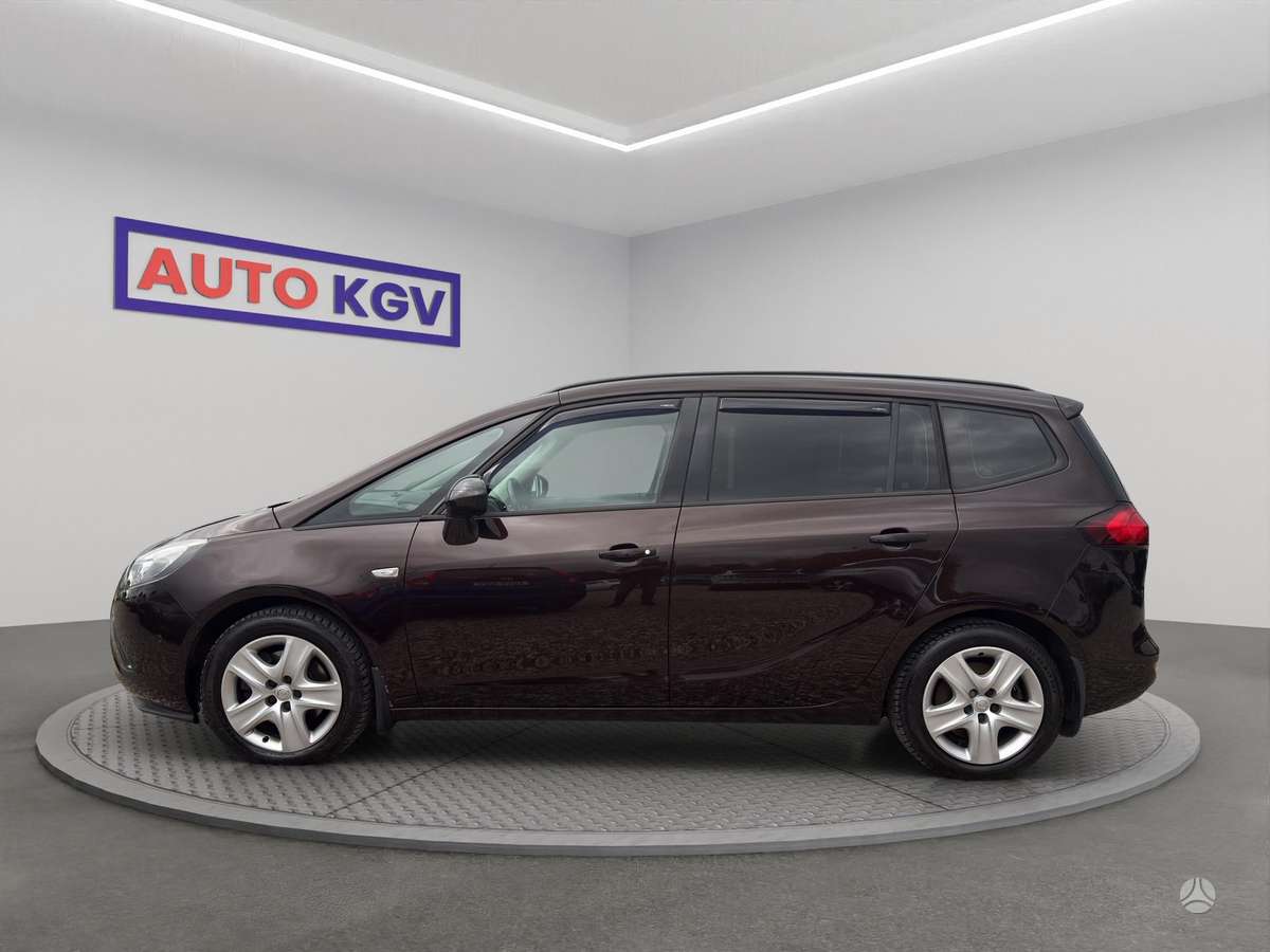 Opel Zafira 2012 — rear view