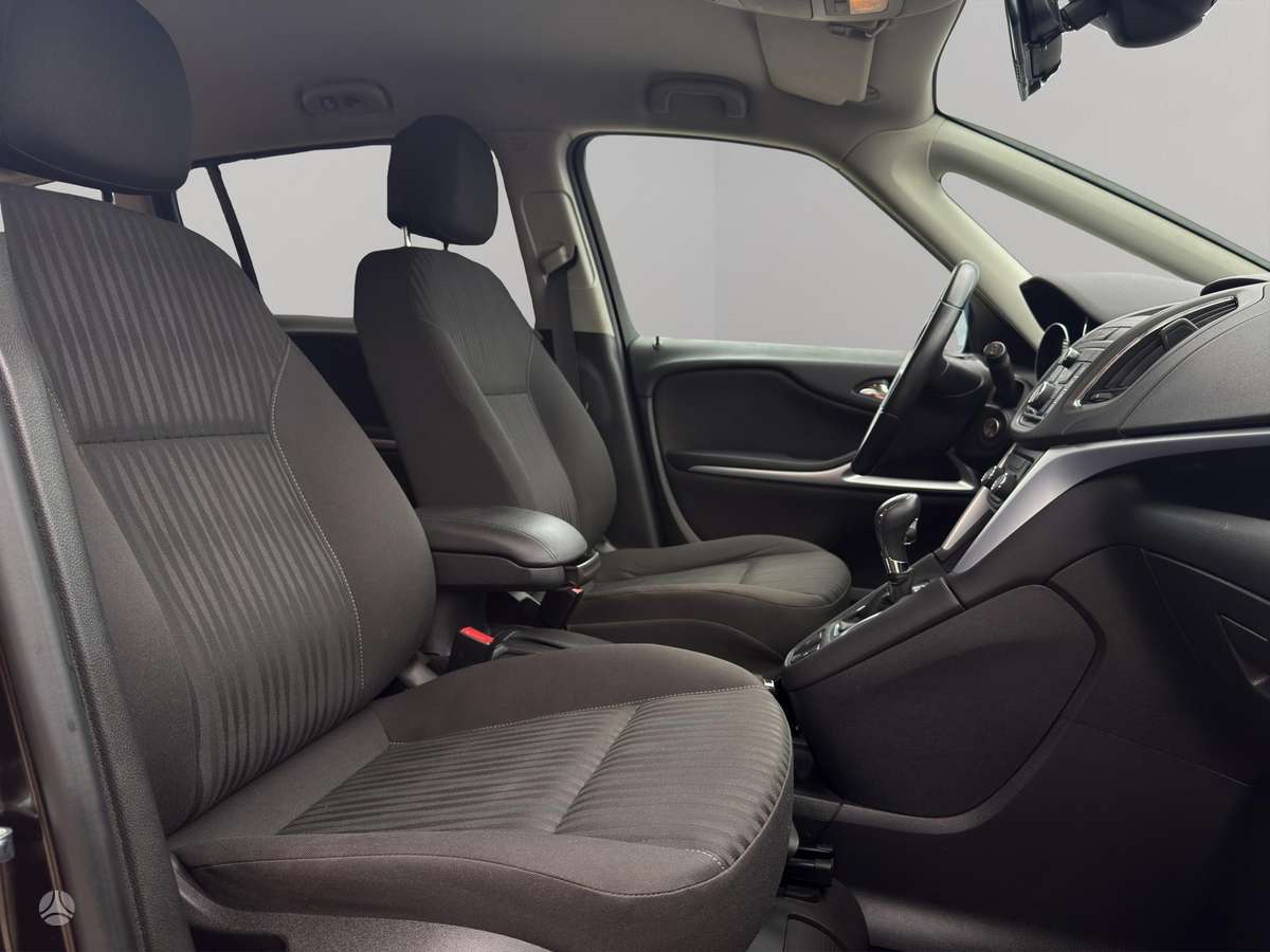 Opel Zafira 2012 — photo 8