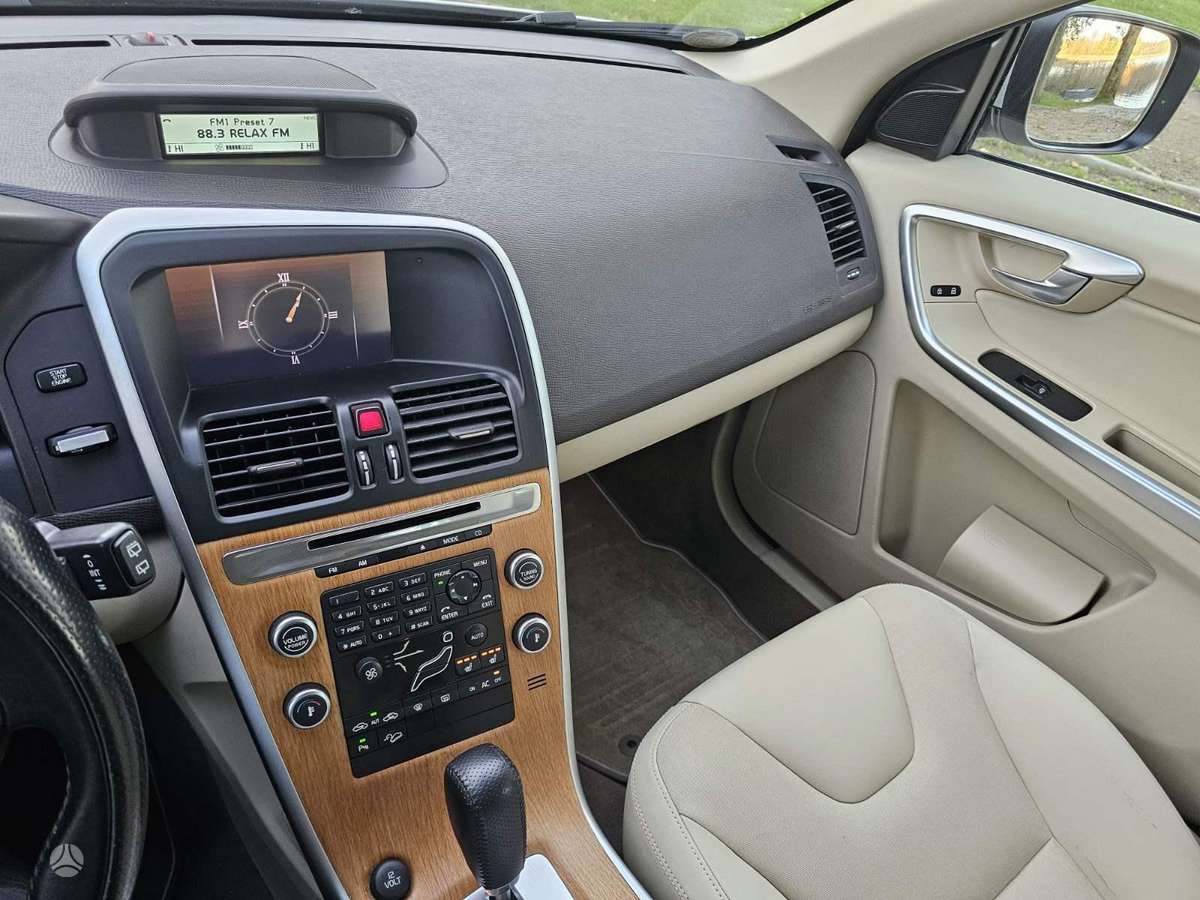 Volvo XC60 2009 — photo 10