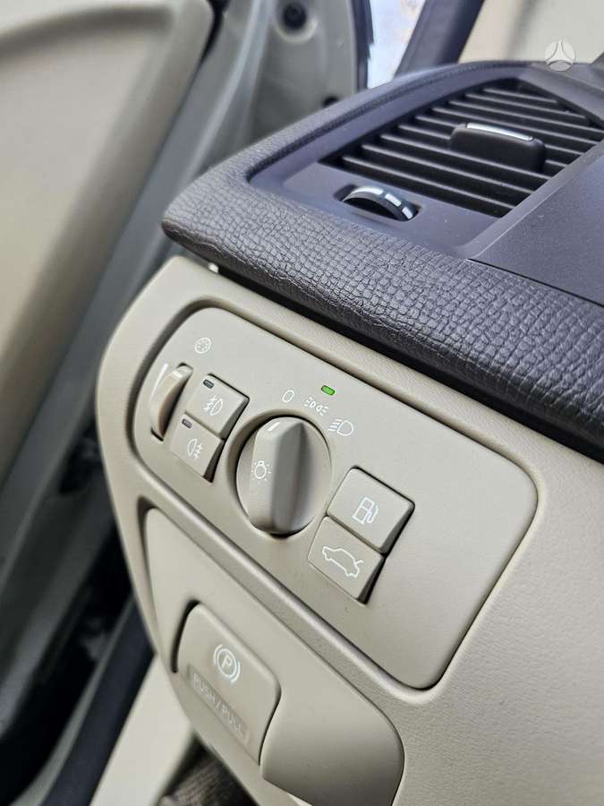 Volvo XC60 2009 — photo 12