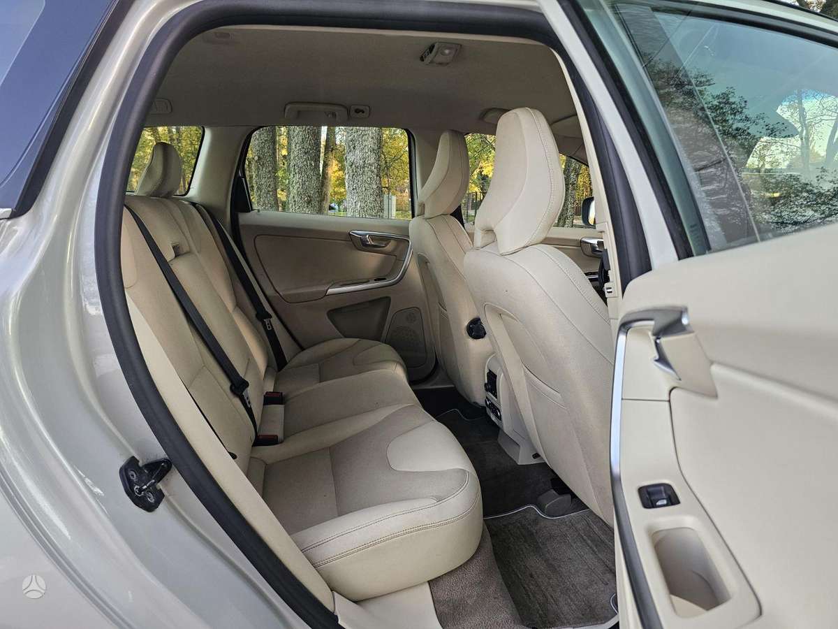 Volvo XC60 2009 — photo 23
