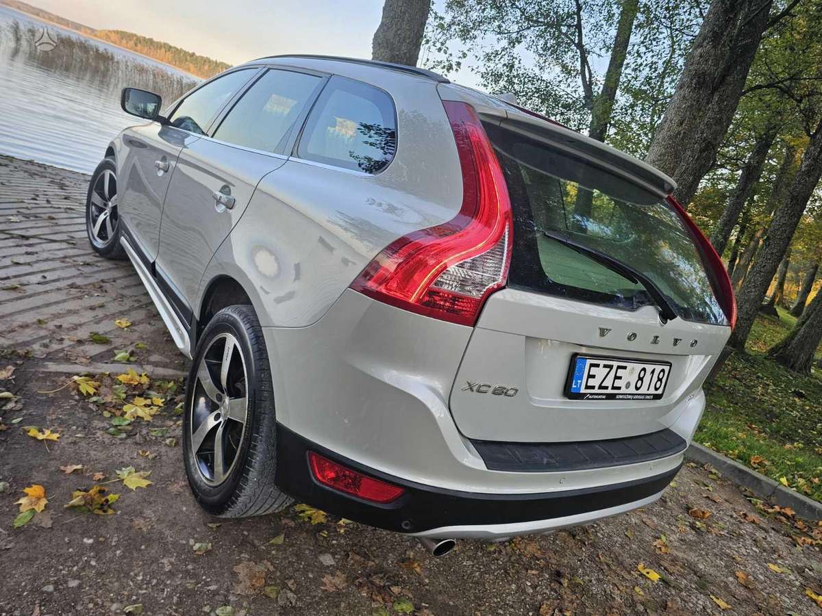 Volvo XC60 2009 — engine 2400 cm³, 205 HP (151kW)