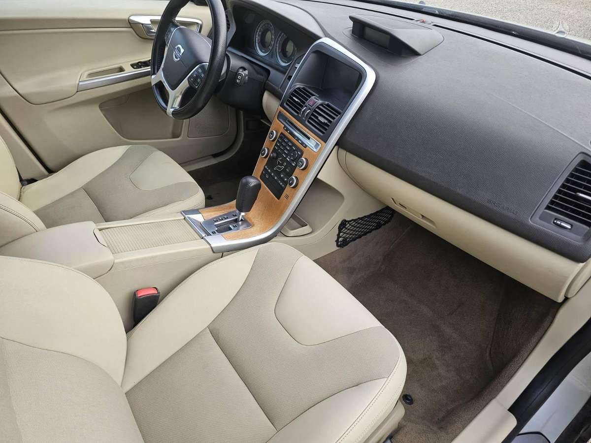 Volvo XC60 2009 — photo 9
