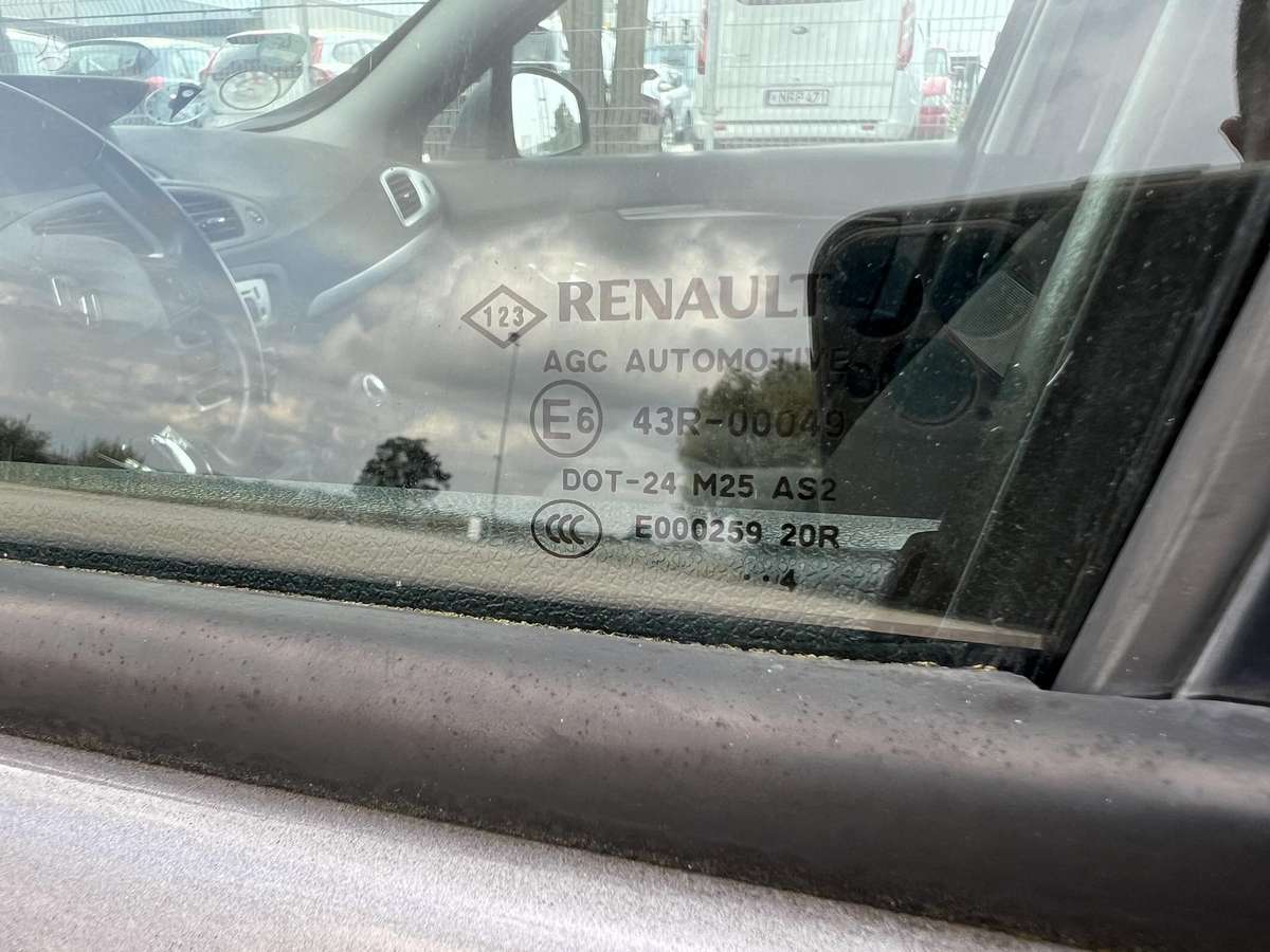 Renault Grand 2014 — photo 16