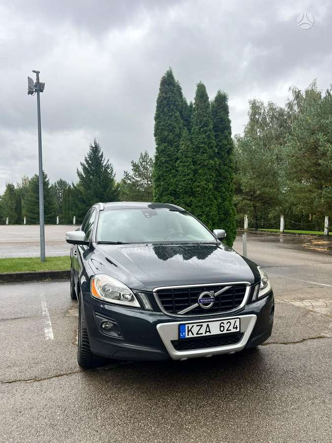 Volvo XC60 2009 — салон