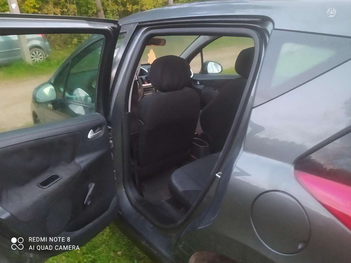 Peugeot 207 2010 — interior