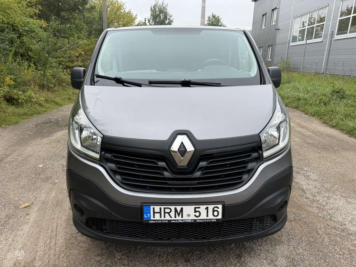 Renault Trafic 2015 — вигляд ззаду