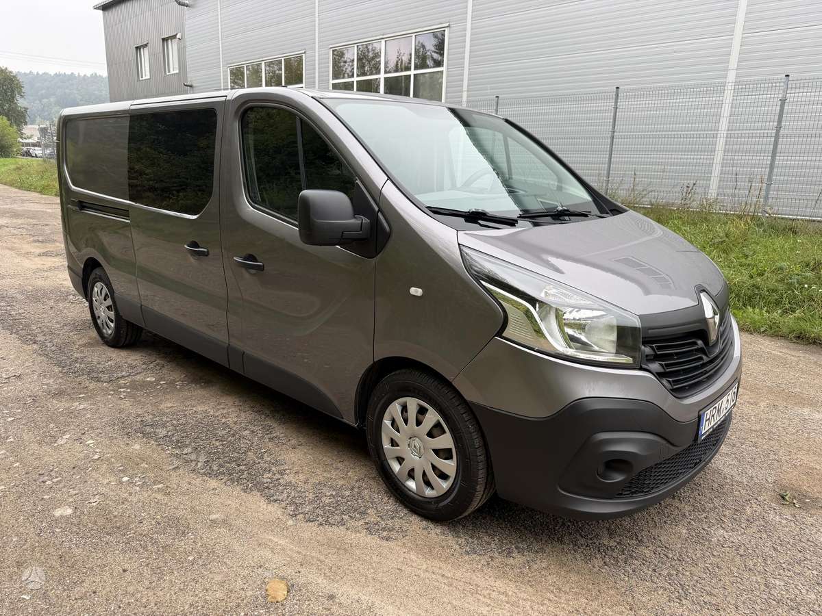 Renault Trafic 2015 — салон