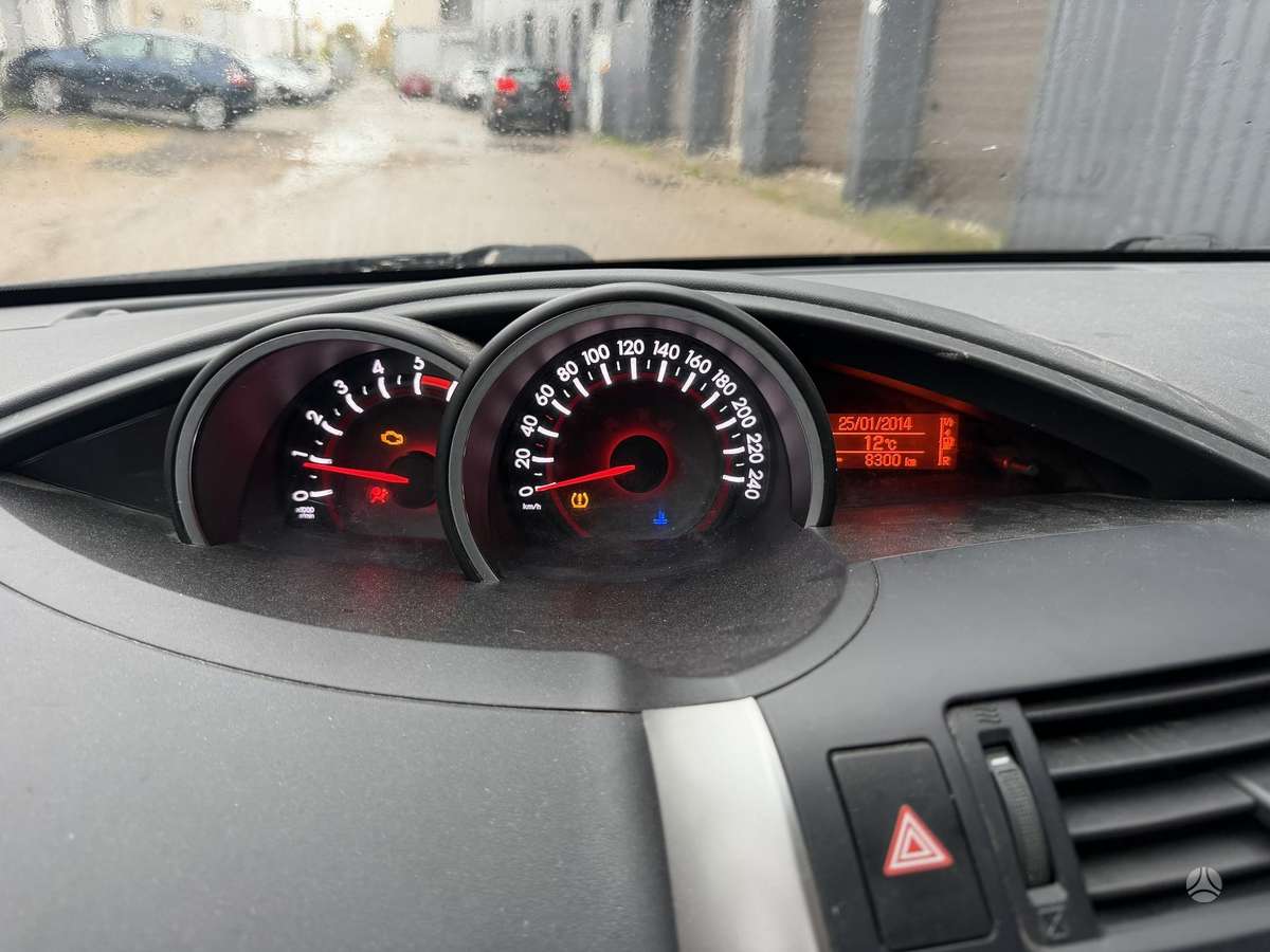 Toyota Verso 2015 — фото 15