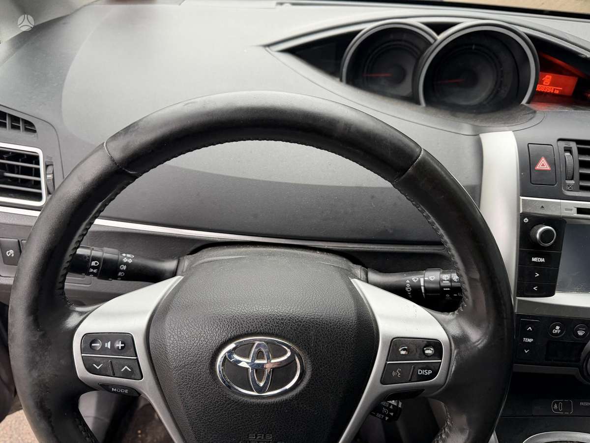 Toyota Verso 2015 — фото 17