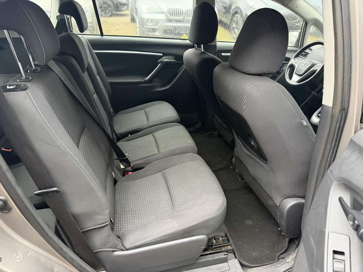 Toyota Verso 2015 — фото 18