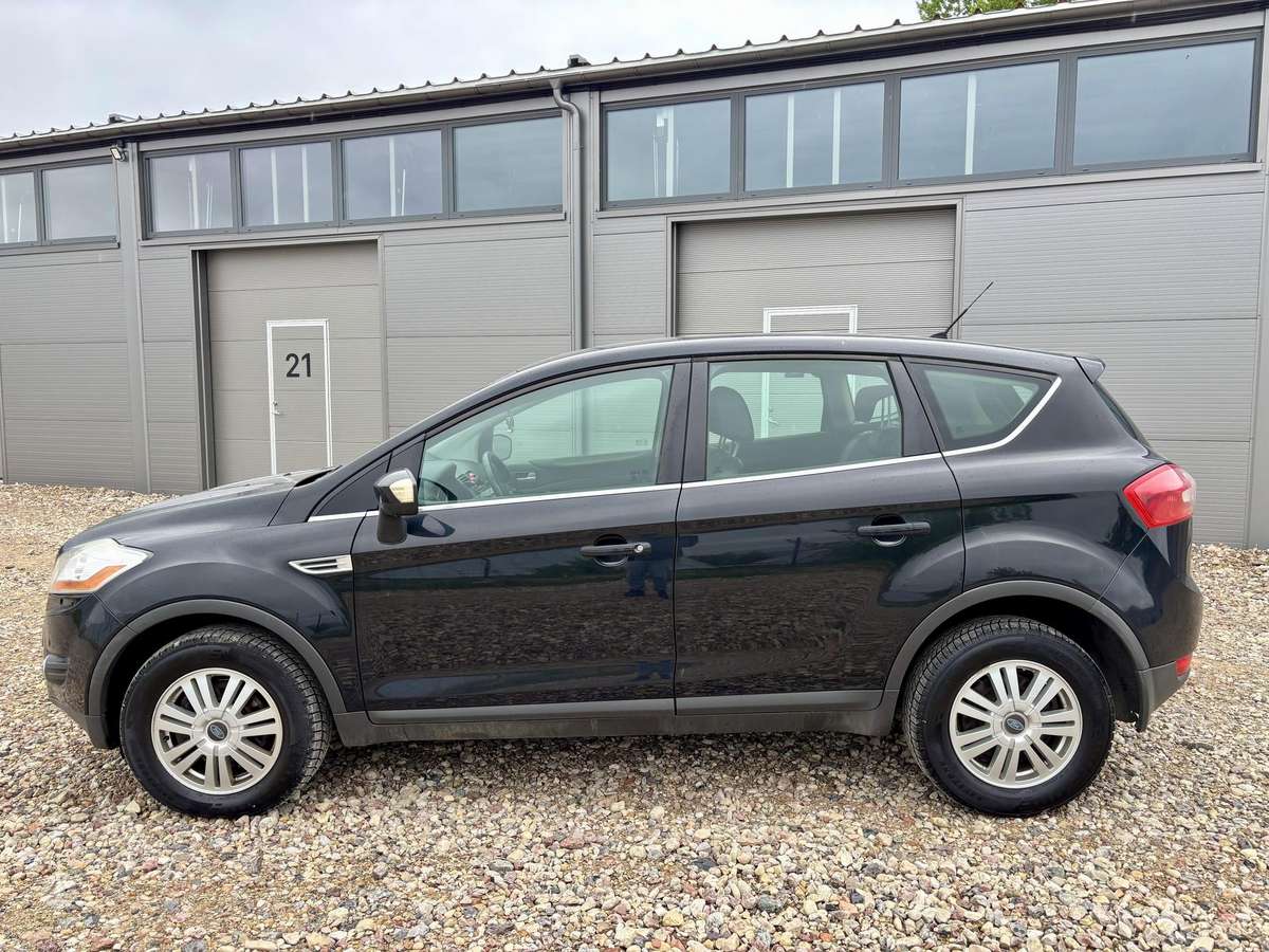 Ford Kuga 2011 — вигляд ззаду