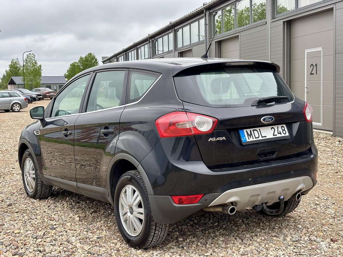 Ford Kuga 2011 — салон