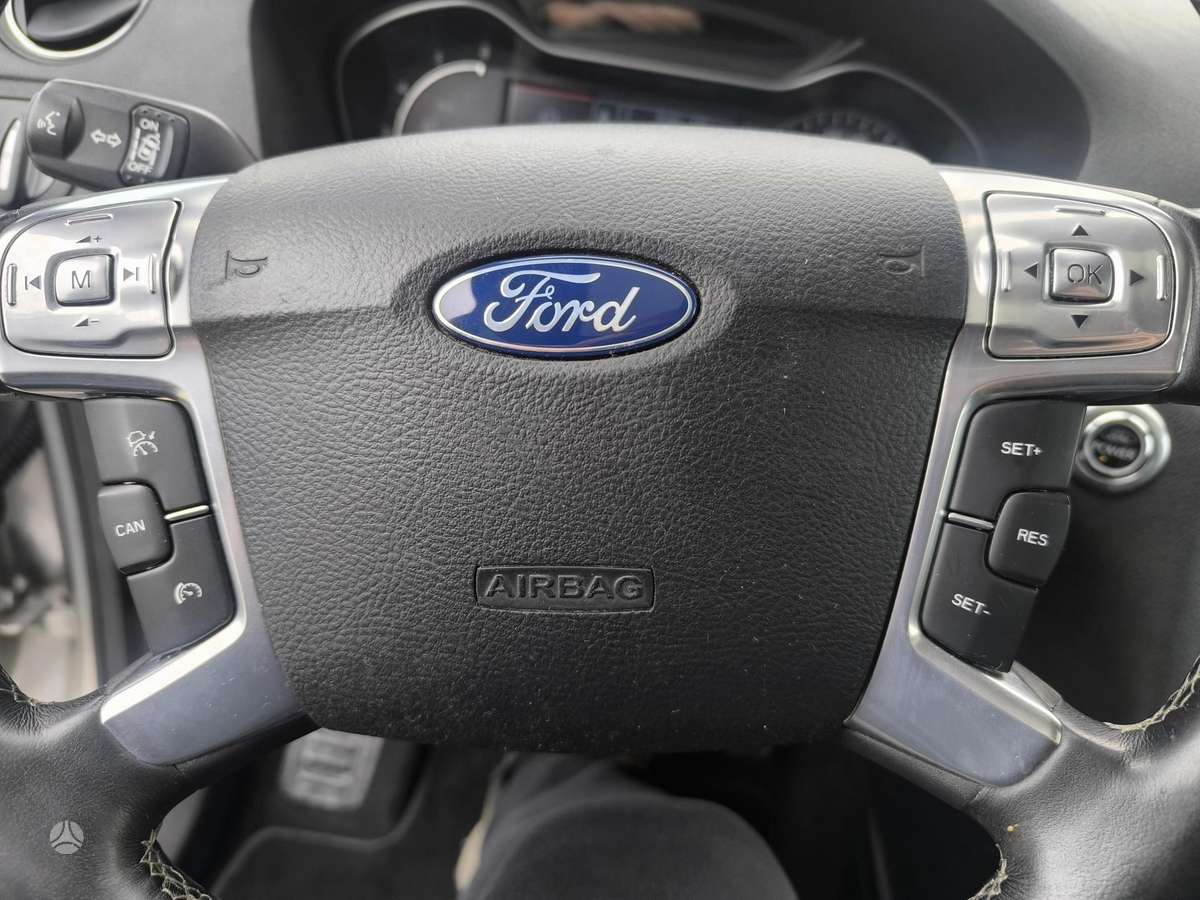 Ford Galaxy 2011 — фото 23