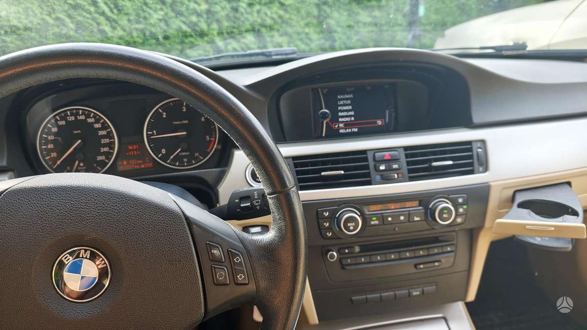 BMW 316 2011 — photo 11