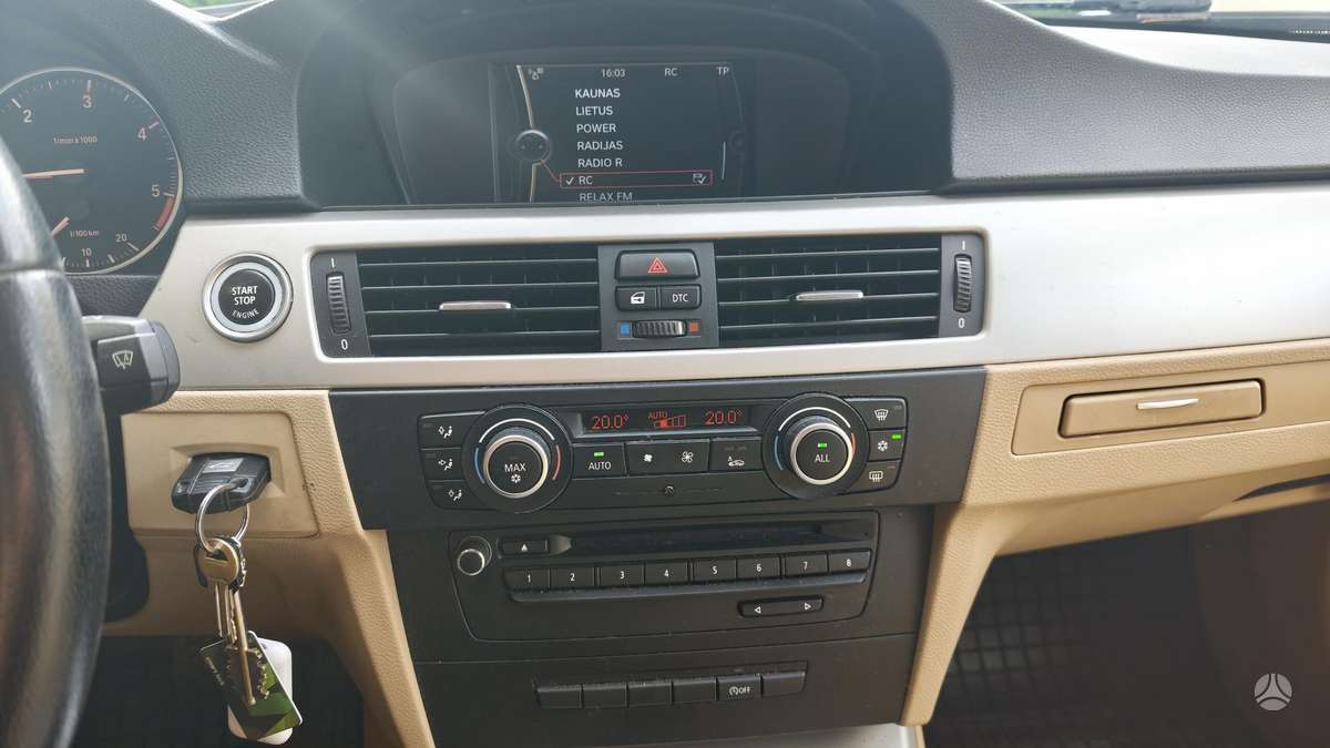 BMW 316 2011 — photo 16