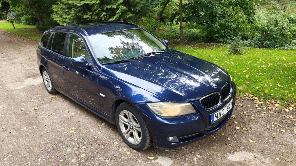 BMW 316 2011 — rear view