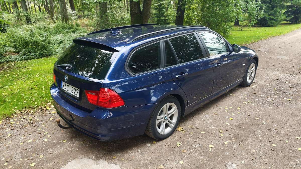 BMW 316 2011 — interior