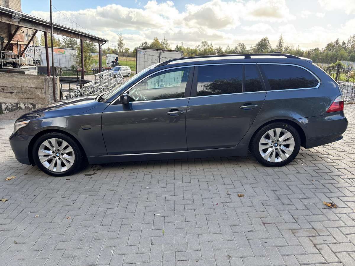 BMW 535 2009 — вигляд ззаду
