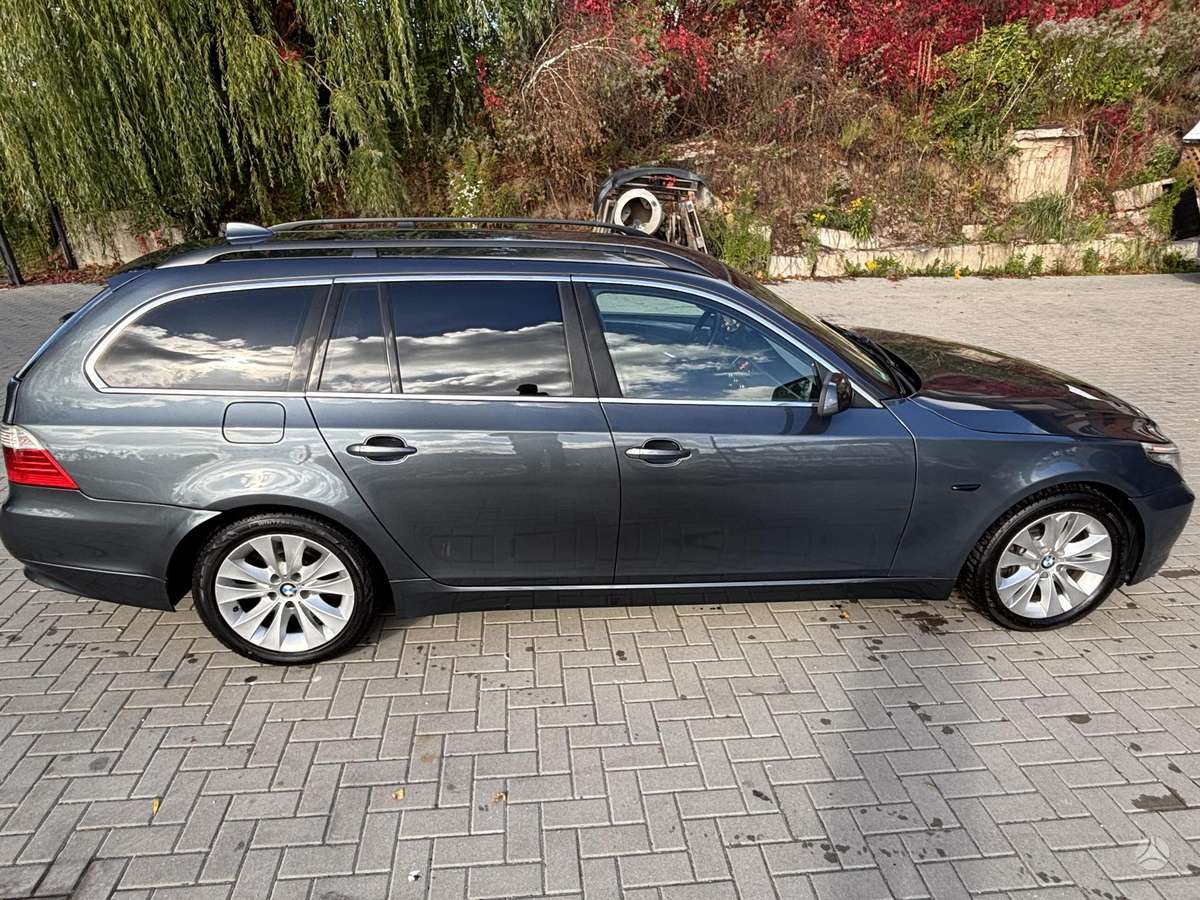 BMW 535 2009 — салон