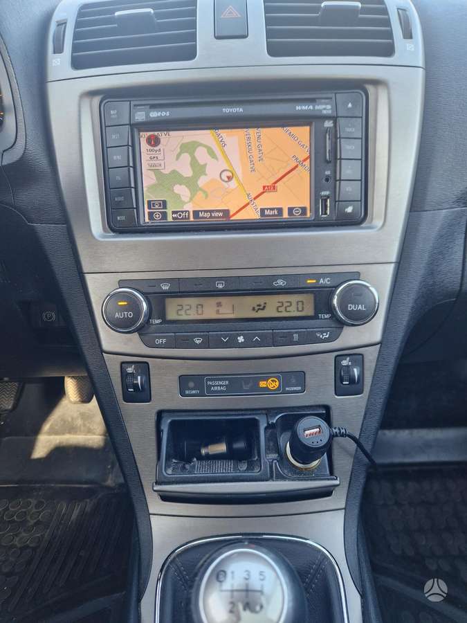 Toyota Avensis 2011 — photo 10