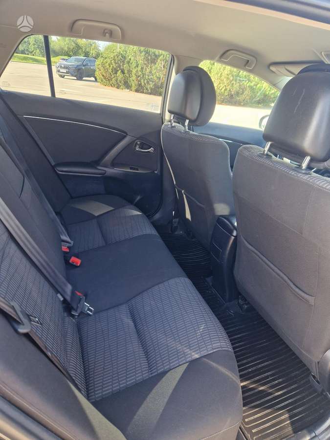 Toyota Avensis 2011 — photo 11