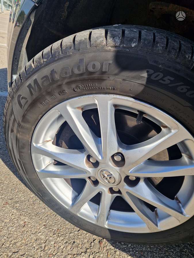 Toyota Avensis 2011 — photo 12