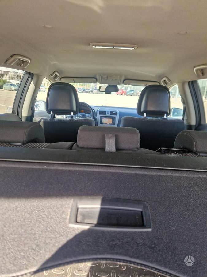 Toyota Avensis 2011 — photo 13