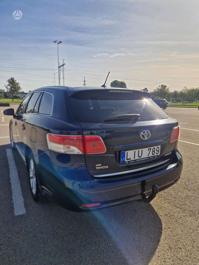 Toyota Avensis 2011 — engine 1998 cm³, 126 HP (93kW)