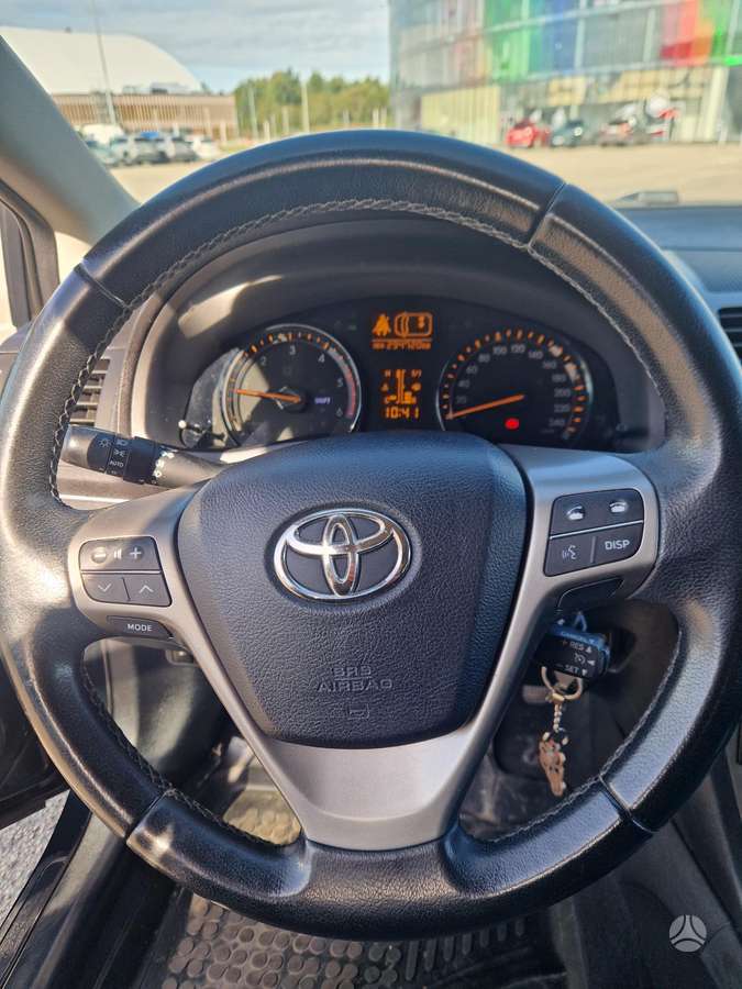 Toyota Avensis 2011 — photo 9