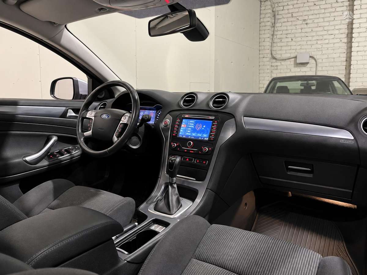 Ford Mondeo 2011 — photo 11