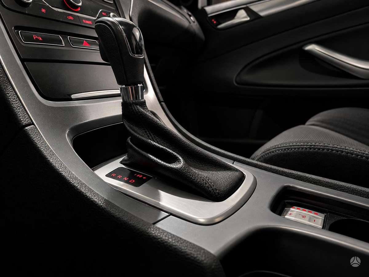 Ford Mondeo 2011 — photo 15