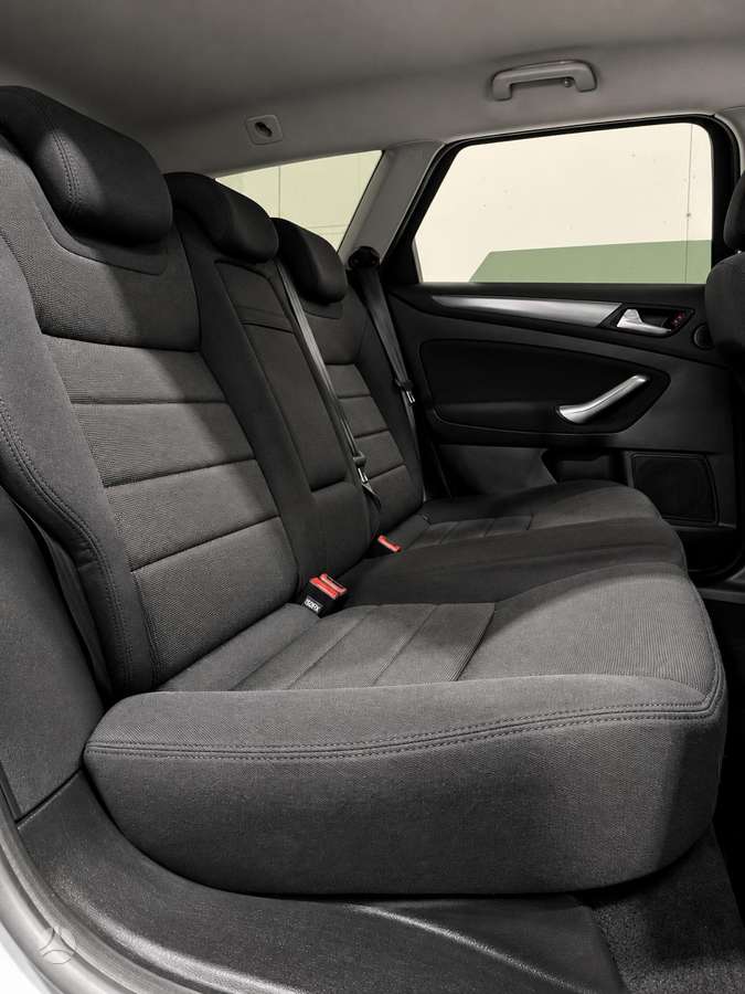 Ford Mondeo 2011 — photo 18